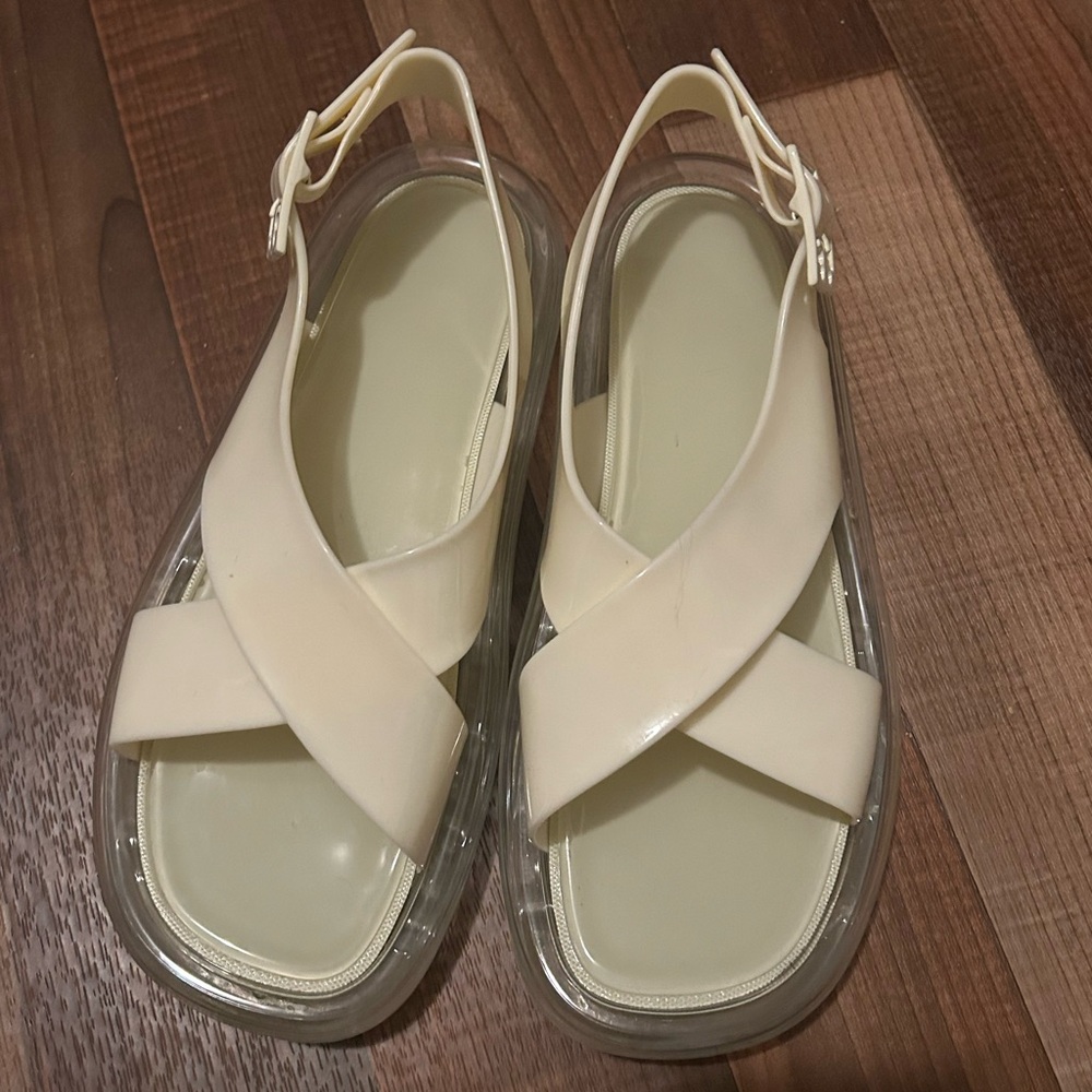 tory burch crisscross strap bubble jelly sandals in color new ivory